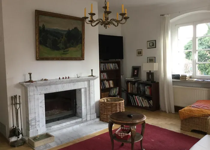 Schoene 150 Qm-Wohnung In Jugendstil-Villa